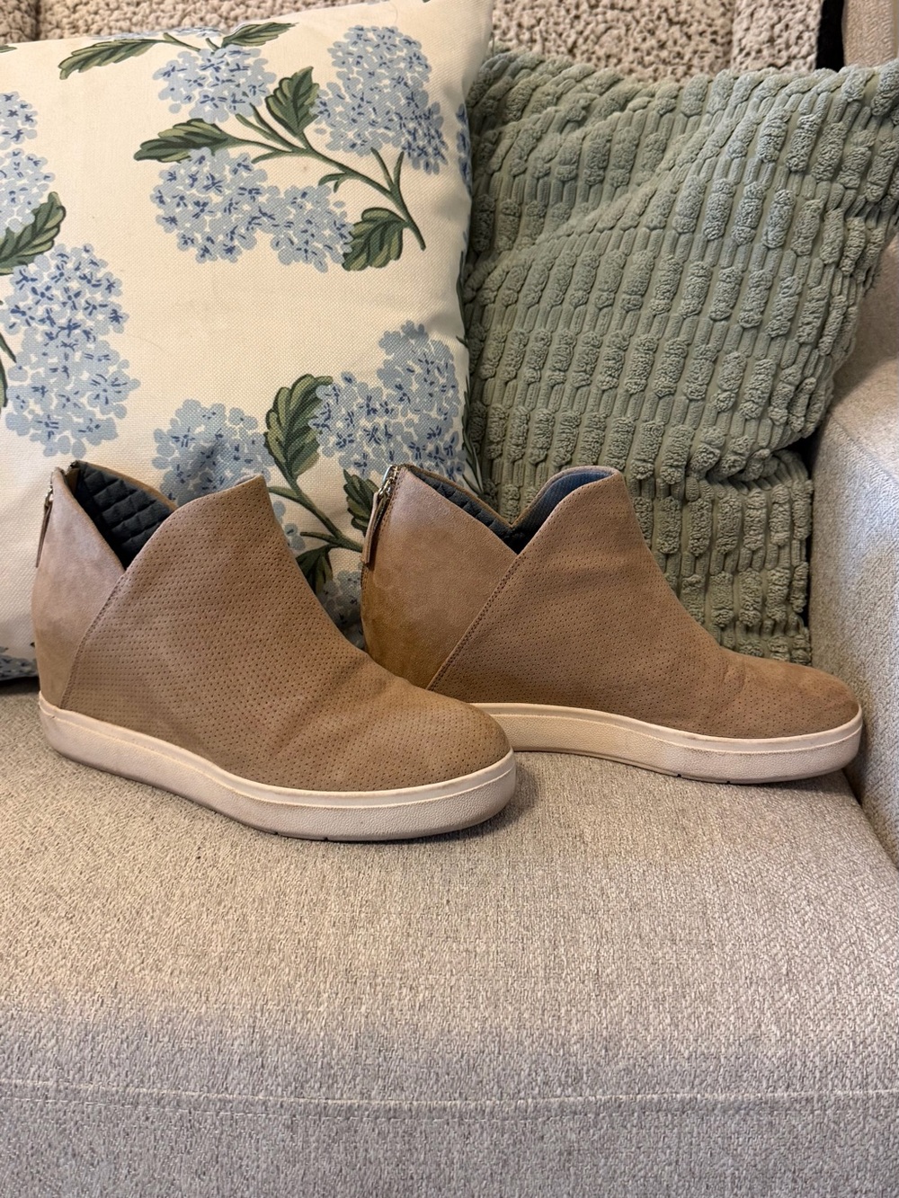 Dr. Scholl’s Be Free Taupe Hidden Wedge Sneaker Booties Women’s 7M